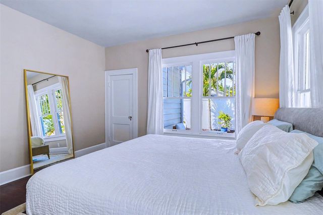 3218 7TH STREET N, St Petersburg, FL 33704