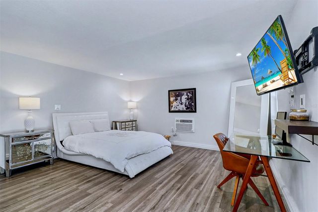 3218 7TH STREET N, St Petersburg, FL 33704