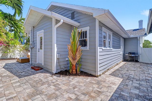 3218 7TH STREET N, St Petersburg, FL 33704