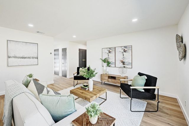 1306 Green Downs DR, Round Rock, TX 78664