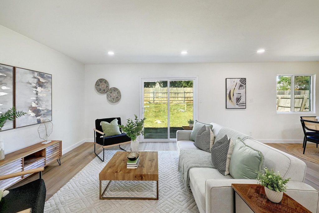 1306 Green Downs DR, Round Rock, TX 78664