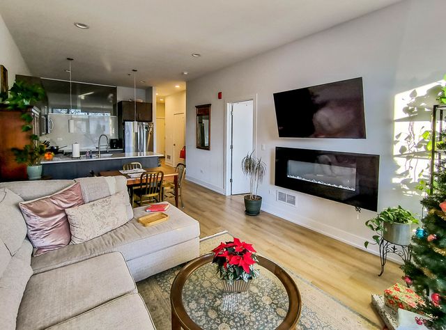 2924 W Medill Avenue 206, Chicago, IL 60647