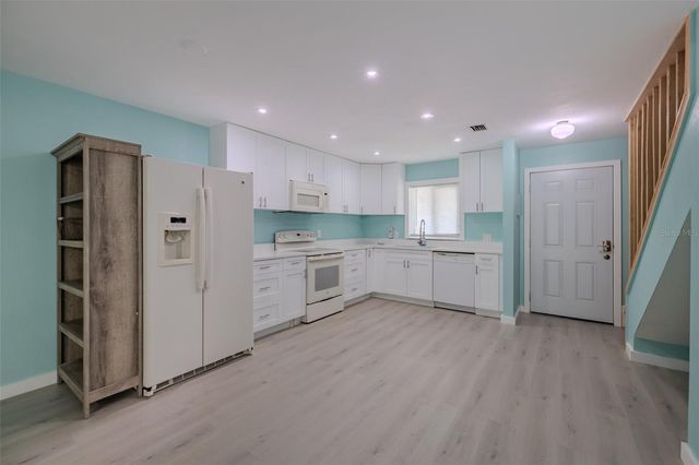 4008 OAK LIMB, Tampa, FL 33614