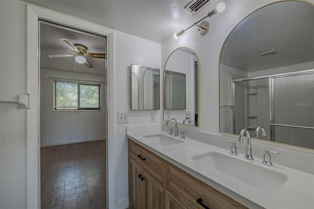 4008 OAK LIMB, Tampa, FL 33614