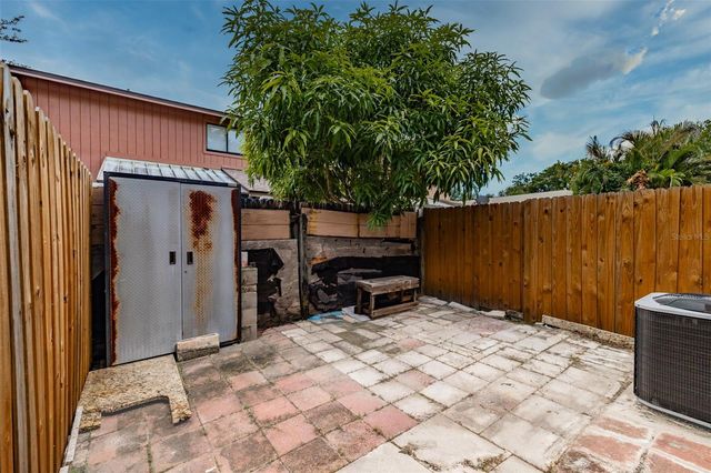 4008 OAK LIMB, Tampa, FL 33614