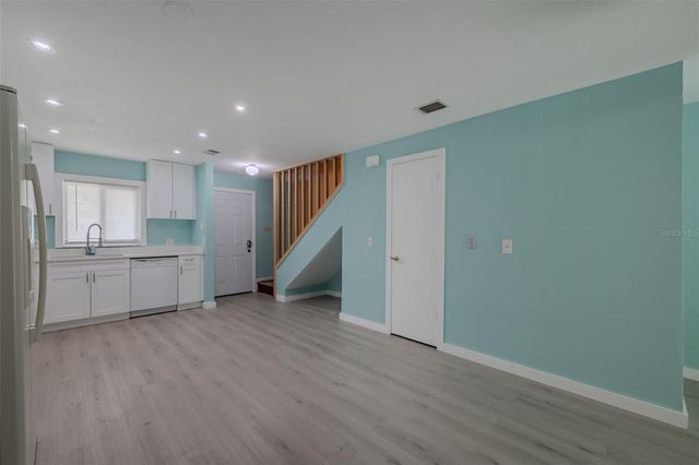 4008 OAK LIMB, Tampa, FL 33614