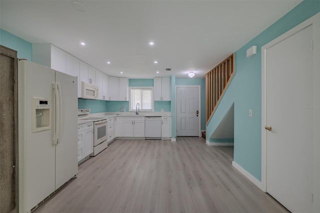 4008 OAK LIMB, Tampa, FL 33614