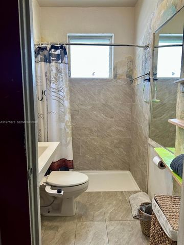 428 SW 9th St 15, Miami, FL 33130