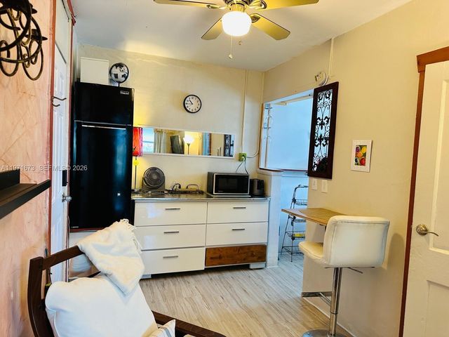 428 SW 9th St 15, Miami, FL 33130