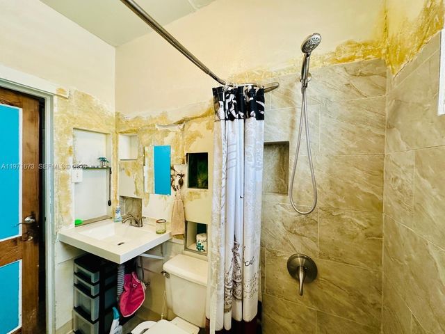 428 SW 9th St 15, Miami, FL 33130