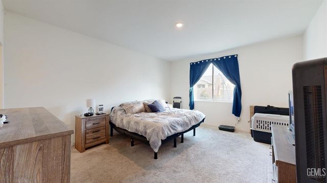 10217 Spanish Moss Drive, Bakersfield, CA 93306