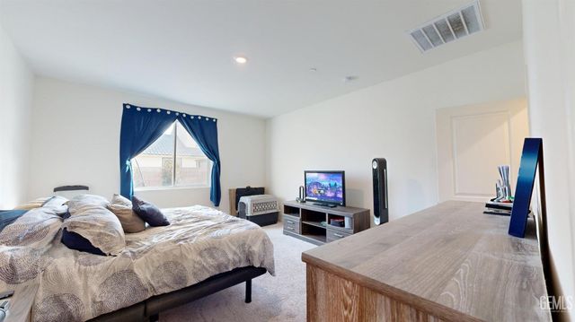 10217 Spanish Moss Drive, Bakersfield, CA 93306