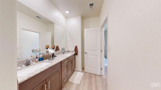 10217 Spanish Moss Drive, Bakersfield, CA 93306