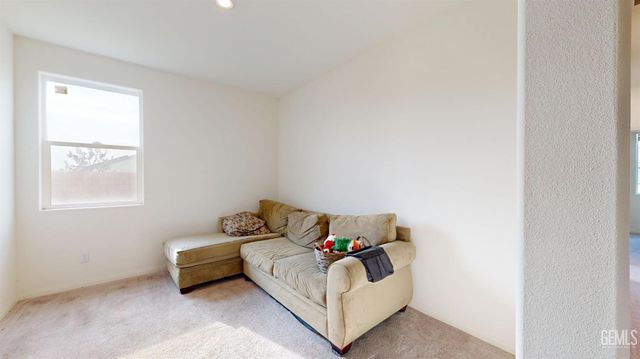 10217 Spanish Moss Drive, Bakersfield, CA 93306