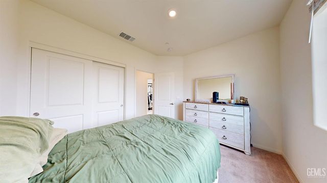 10217 Spanish Moss Drive, Bakersfield, CA 93306