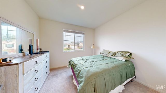 10217 Spanish Moss Drive, Bakersfield, CA 93306