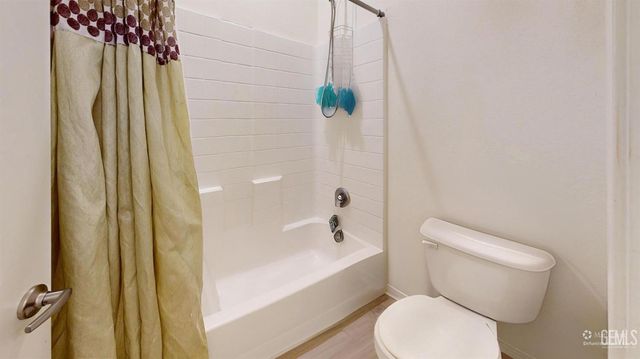 10217 Spanish Moss Drive, Bakersfield, CA 93306