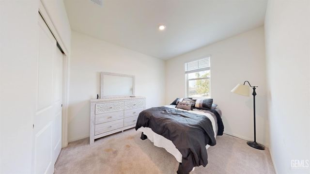 10217 Spanish Moss Drive, Bakersfield, CA 93306