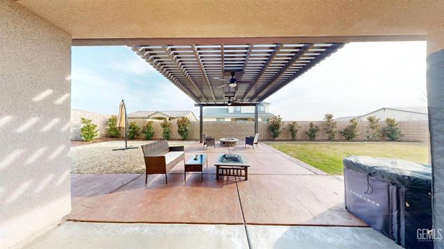 10217 Spanish Moss Drive, Bakersfield, CA 93306