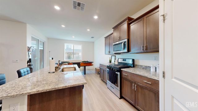 10217 Spanish Moss Drive, Bakersfield, CA 93306