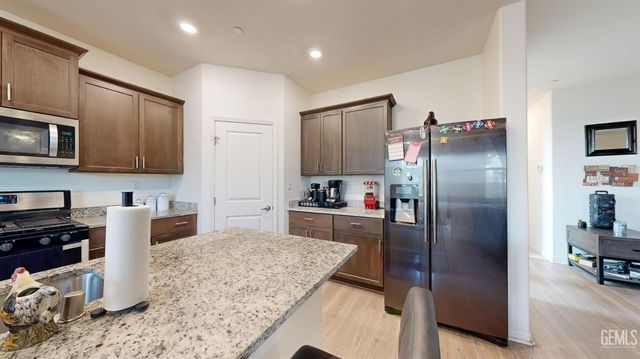 10217 Spanish Moss Drive, Bakersfield, CA 93306