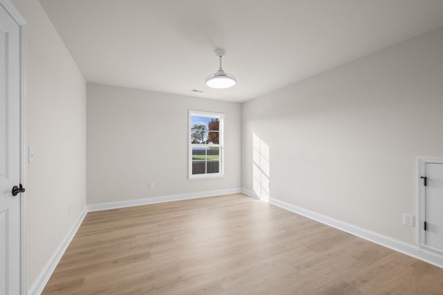 21 Hancock Branch Dr, Fayetteville, TN 37334