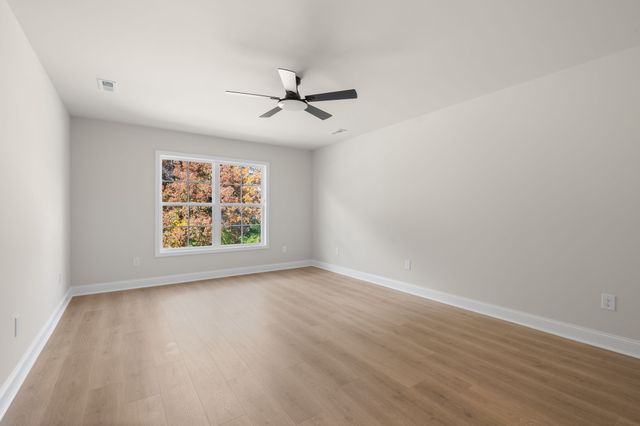 21 Hancock Branch Dr, Fayetteville, TN 37334