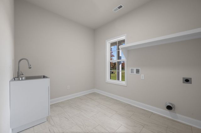 21 Hancock Branch Dr, Fayetteville, TN 37334