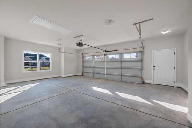 21 Hancock Branch Dr, Fayetteville, TN 37334