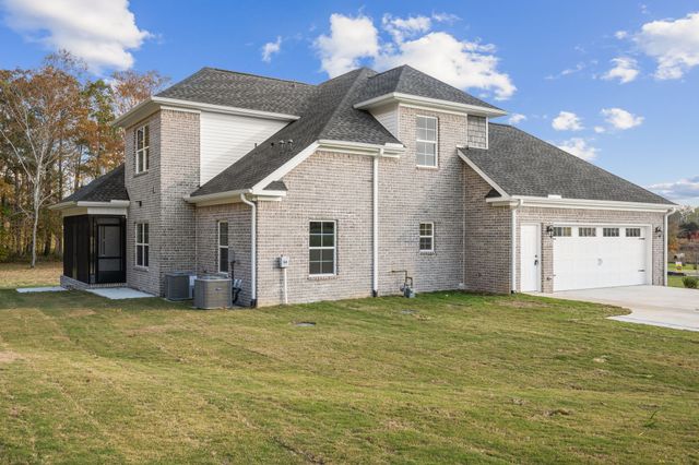 21 Hancock Branch Dr, Fayetteville, TN 37334