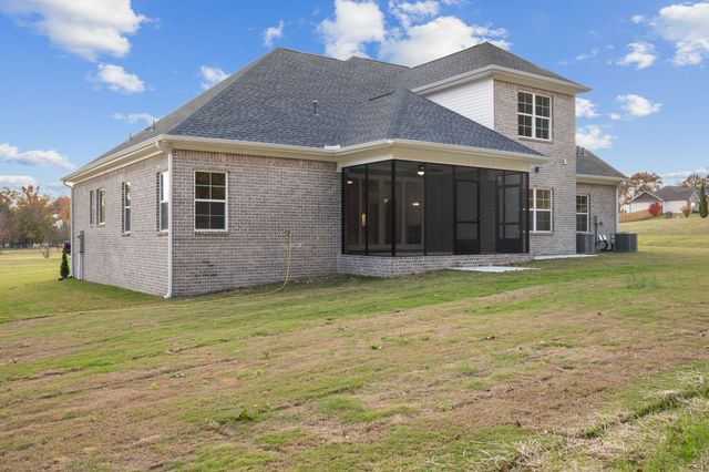 21 Hancock Branch Dr, Fayetteville, TN 37334