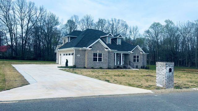 21 Hancock Branch Dr, Fayetteville, TN 37334