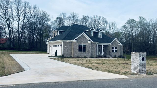 21 Hancock Branch Dr, Fayetteville, TN 37334