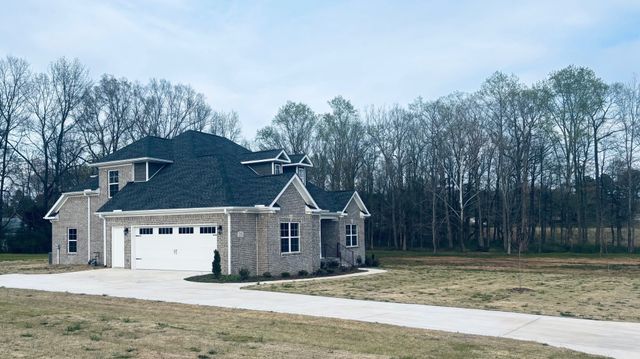 21 Hancock Branch Dr, Fayetteville, TN 37334