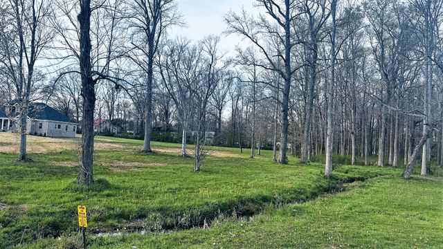 21 Hancock Branch Dr, Fayetteville, TN 37334