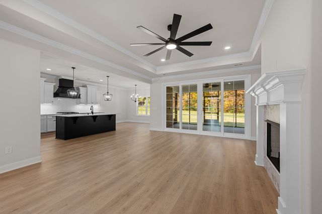 21 Hancock Branch Dr, Fayetteville, TN 37334