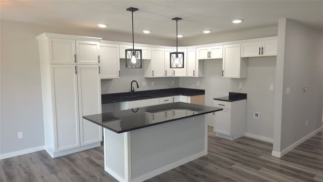 1413 13th Avenue, Belle Plaine, IA 52208