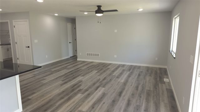 1413 13th Avenue, Belle Plaine, IA 52208