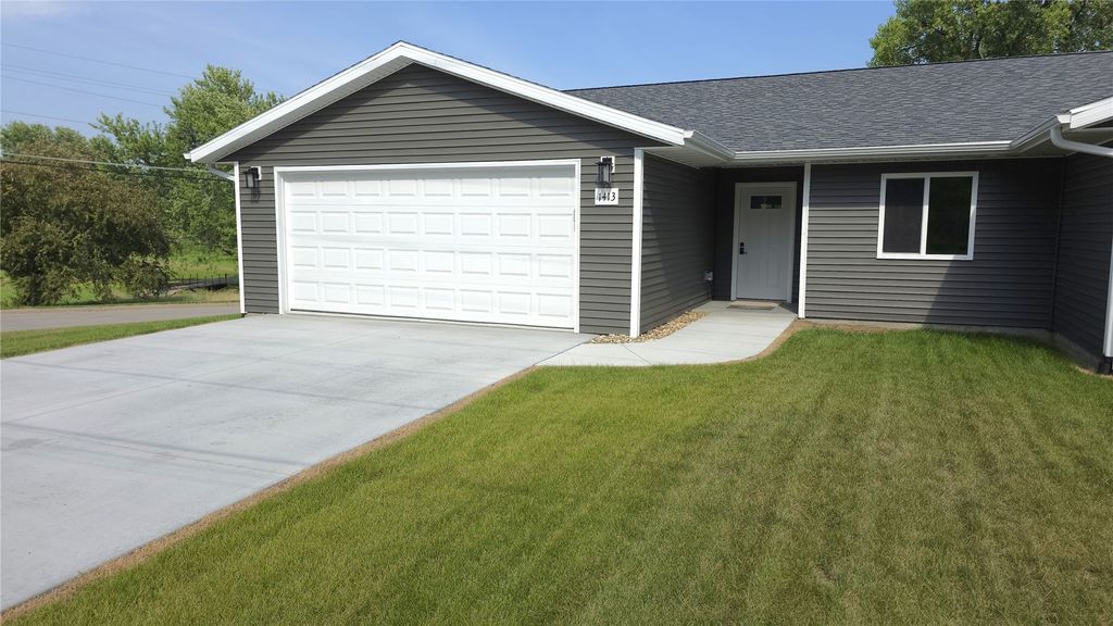 1413 13th Avenue, Belle Plaine, IA 52208