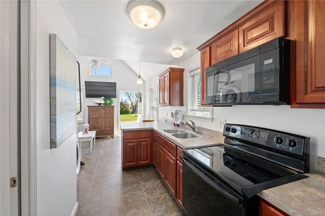 64 Burnside Avenue, Narragansett, RI 02882