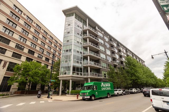 845 N Kingsbury Street 704, Chicago, IL 60610