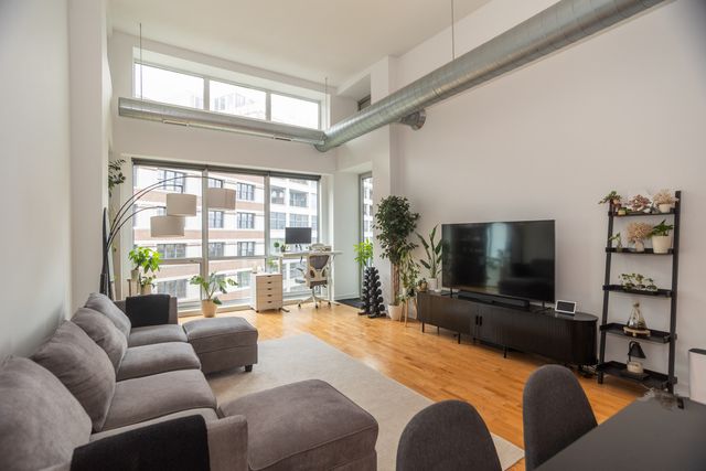 845 N Kingsbury Street 704, Chicago, IL 60610