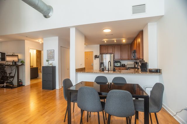 845 N Kingsbury Street 704, Chicago, IL 60610