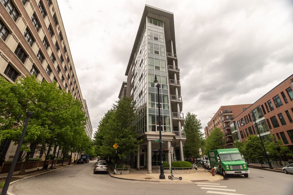 845 N Kingsbury Street 704, Chicago, IL 60610