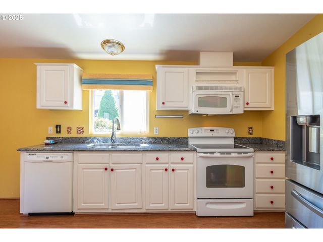 133 BRENDA Pl, Canyonville, OR 97417