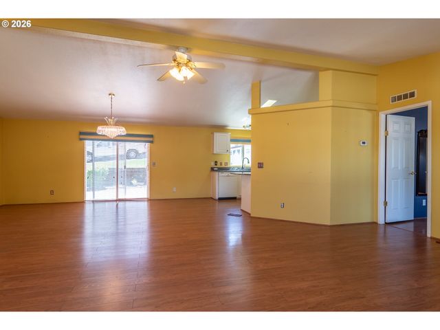 133 BRENDA Pl, Canyonville, OR 97417