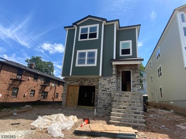 307 Chilton St, Elizabeth City, NJ 07208