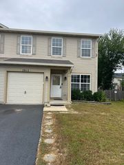 2812 Troon Drive, Montgomery, IL 60538
