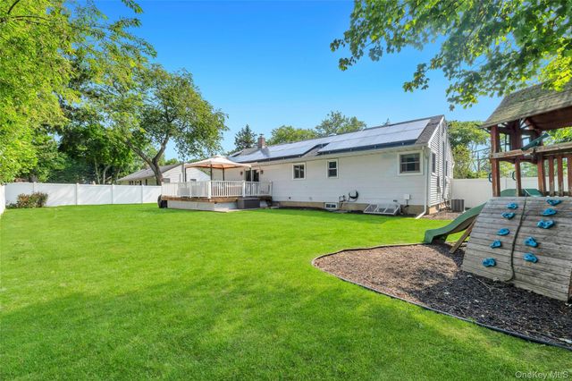 5 Shaftsbury Lane, Melville, NY 11747