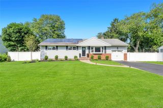 5 Shaftsbury Lane, Melville, NY 11747